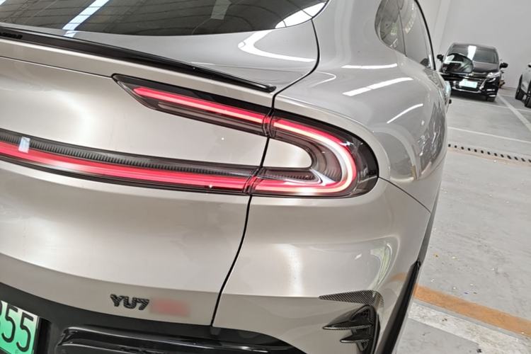 Used Xiaomi Auto YU7 2025 Ultra-Long Range High-Performance All-Wheel-Drive Max Edition Right Rear Taillight