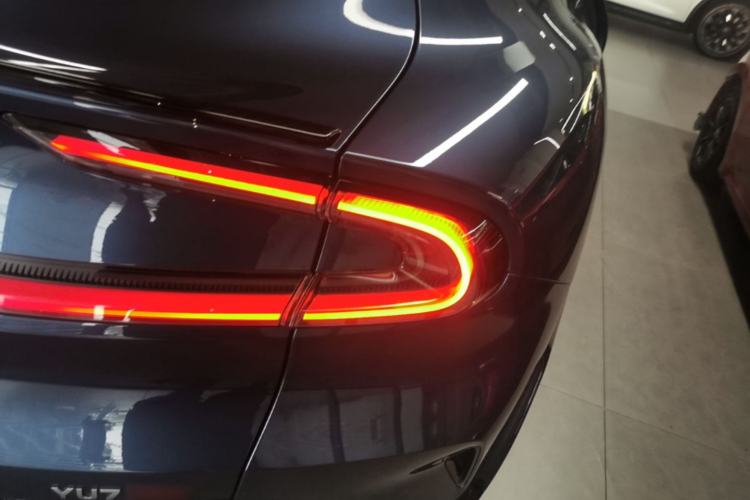 Used Xiaomi Auto YU7 2025 Ultra-Long Range High-Performance All-Wheel-Drive Max Edition Right Rear Taillight