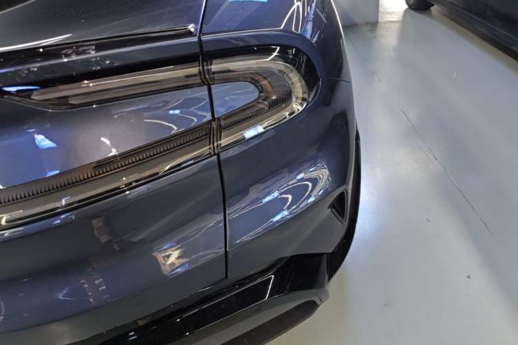 Used Xiaomi Auto YU7 2025 Ultra-Long Range High-Performance All-Wheel-Drive Max Edition Right Rear Taillight