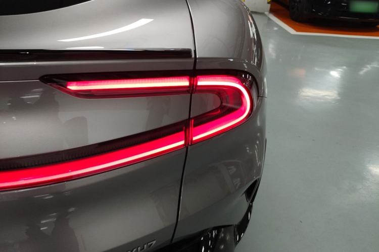 Used Xiaomi Auto YU7 2025 Ultra-Long Range Rear-Wheel Drive Version Right Rear Taillight
