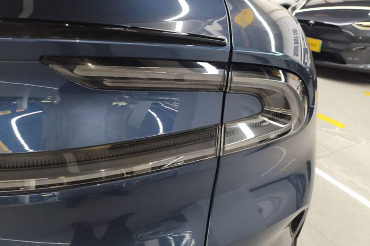 Used Xiaomi Auto YU7 2025 Ultra-Long Range High-Performance All-Wheel-Drive Max Edition Right Rear Taillight