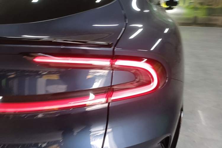 Used Xiaomi Auto YU7 2025 Ultra-Long Range Rear-Wheel Drive Version Right Rear Taillight