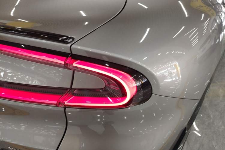 Used Xiaomi Auto YU7 2025 Ultra-Long Range High-Performance All-Wheel-Drive Max Edition Right Rear Taillight
