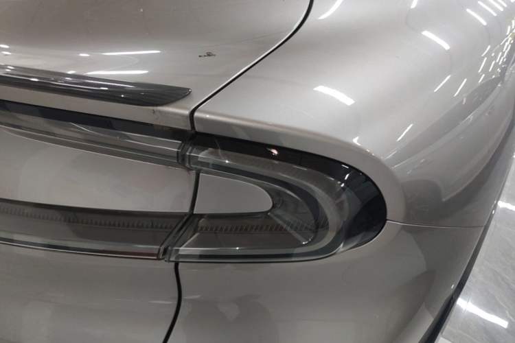 Used Xiaomi Auto YU7 2025 Ultra-Long Range All-Wheel Drive Pro Version Right Rear Taillight