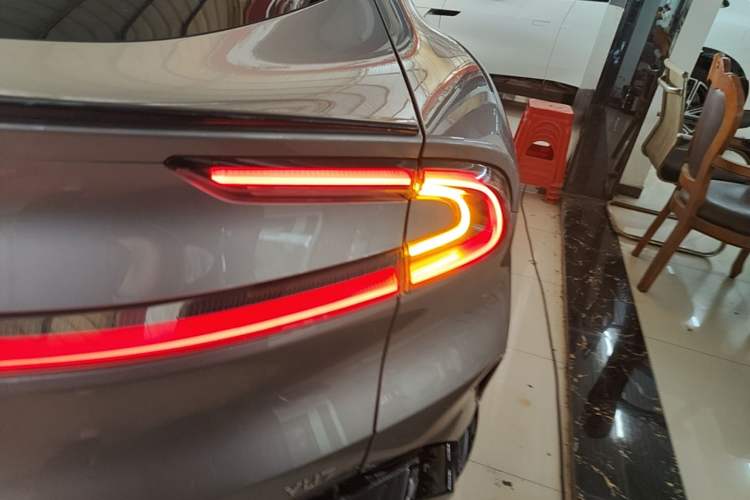 Used Xiaomi Auto YU7 2025 Ultra-Long Range Rear-Wheel Drive Version Right Rear Taillight