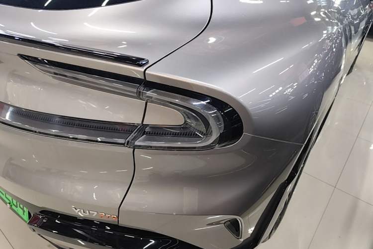 Used Xiaomi Auto YU7 2025 Ultra-Long Range All-Wheel Drive Pro Version Right Rear Taillight