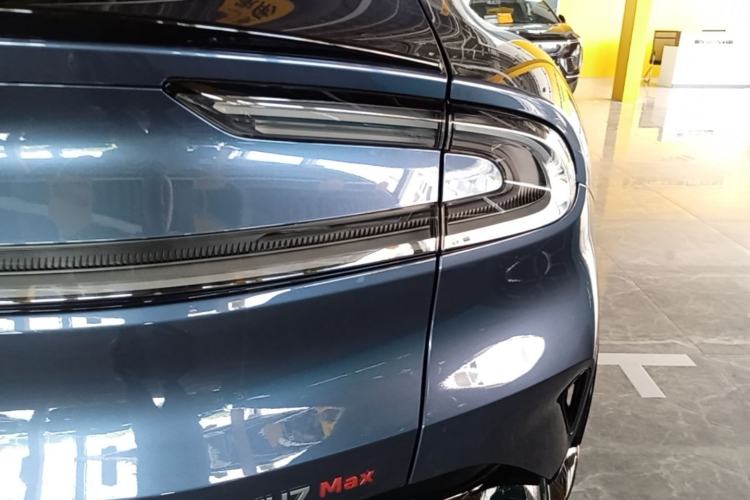Used Xiaomi Auto YU7 2025 Ultra-Long Range High-Performance All-Wheel-Drive Max Edition Right Rear Taillight
