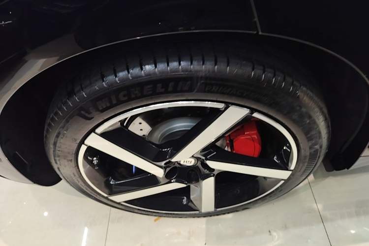 Used Xiaomi Auto YU7 2025 Ultra-Long Range High-Performance All-Wheel-Drive Max Edition Right Rear Wheel Hub
