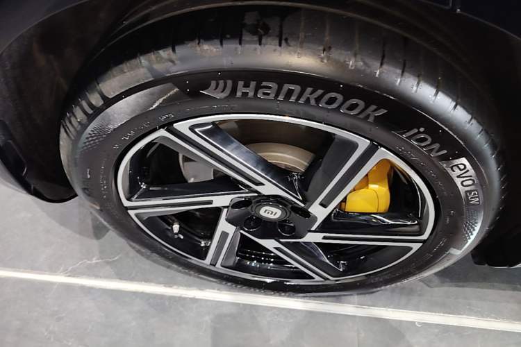 Used Xiaomi Auto YU7 2025 Ultra-Long Range Rear-Wheel Drive Version Right Rear Wheel Hub