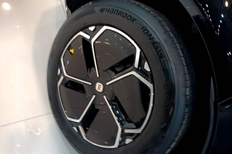 Used Xiaomi Auto YU7 2025 Ultra-Long Range Rear-Wheel Drive Version Right Rear Wheel Hub