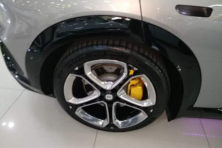 Used Xiaomi Auto YU7 2025 Ultra-Long Range High-Performance All-Wheel-Drive Max Edition Right Rear Wheel Hub