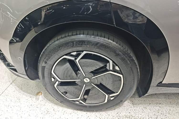 Used Xiaomi Auto YU7 2025 Ultra-Long Range Rear-Wheel Drive Version Right Rear Wheel Hub