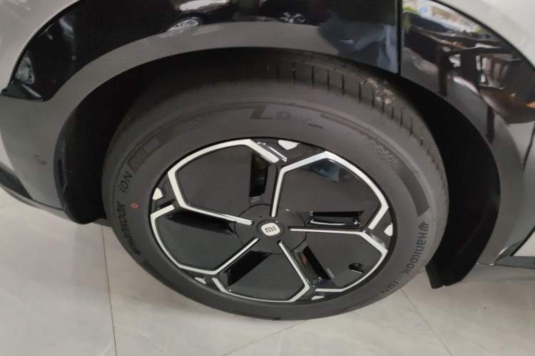 Used Xiaomi Auto YU7 2025 Ultra-Long Range All-Wheel Drive Pro Version Right Rear Wheel Hub