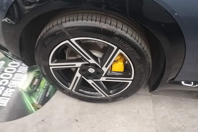 Used Xiaomi Auto YU7 2025 Ultra-Long Range Rear-Wheel Drive Version Right Rear Wheel Hub