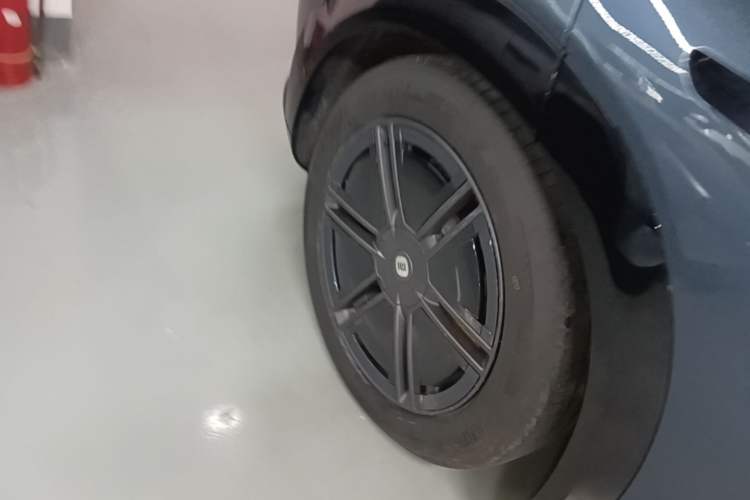 Used Xiaomi Auto YU7 2025 Ultra-Long Range All-Wheel Drive Pro Version Right Rear Wheel Hub