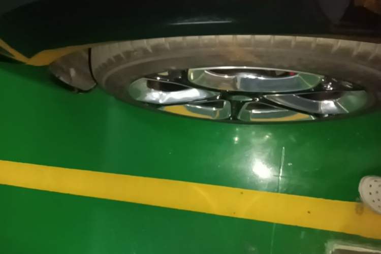 Used Xiaomi Auto YU7 2025 Ultra-Long Range High-Performance All-Wheel-Drive Max Edition Right Rear Wheel Hub