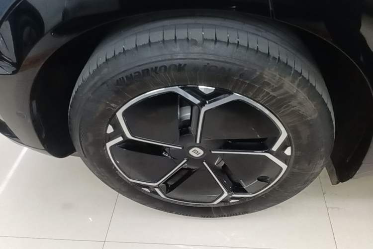 Used Xiaomi Auto YU7 2025 Ultra-Long Range Rear-Wheel Drive Version Right Rear Wheel Hub