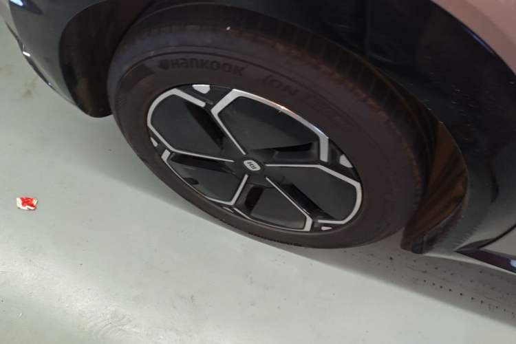 Used Xiaomi Auto YU7 2025 Ultra-Long Range High-Performance All-Wheel-Drive Max Edition Right Rear Wheel Hub