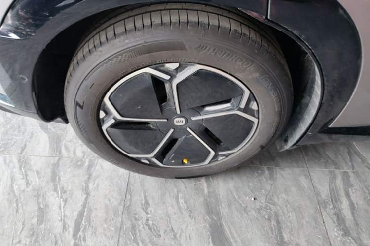 Used Xiaomi Auto YU7 2025 Ultra-Long Range Rear-Wheel Drive Version Right Rear Wheel Hub