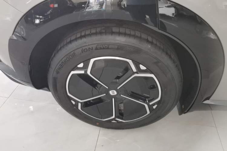 Used Xiaomi Auto YU7 2025 Ultra-Long Range Rear-Wheel Drive Version Right Rear Wheel Hub