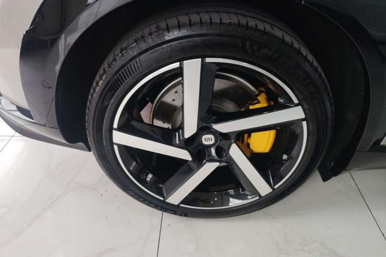 Used Xiaomi Auto YU7 2025 Ultra-Long Range High-Performance All-Wheel-Drive Max Edition Right Rear Wheel Hub