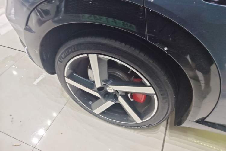 Used Xiaomi Auto YU7 2025 Ultra-Long Range High-Performance All-Wheel-Drive Max Edition Right Rear Wheel Hub