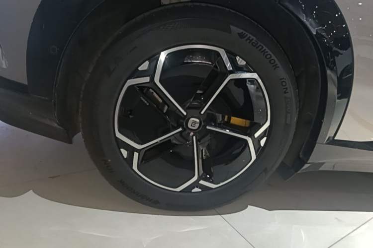 Used Xiaomi Auto YU7 2025 Ultra-Long Range High-Performance All-Wheel-Drive Max Edition Right Rear Wheel Hub
