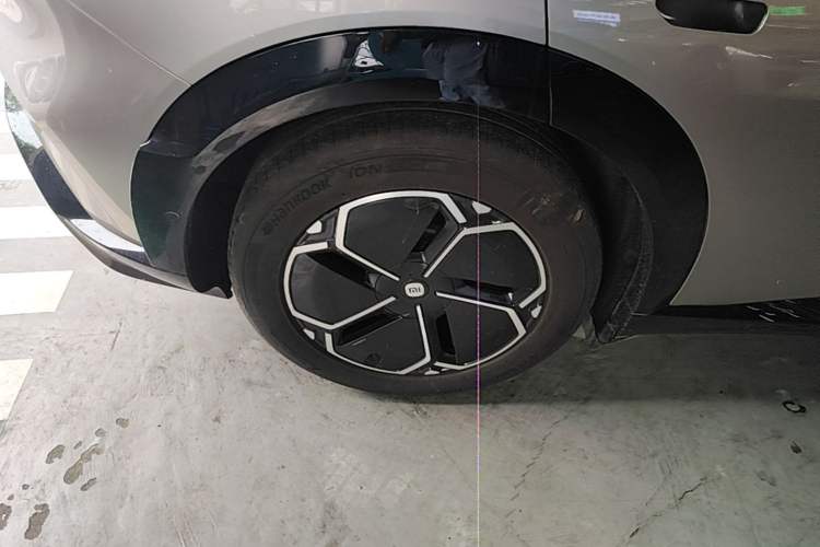 Used Xiaomi Auto YU7 2025 Ultra-Long Range High-Performance All-Wheel-Drive Max Edition Right Rear Wheel Hub