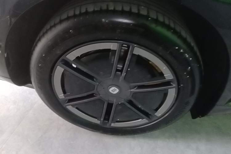 Used Xiaomi Auto YU7 2025 Ultra-Long Range Rear-Wheel Drive Version Right Rear Wheel Hub