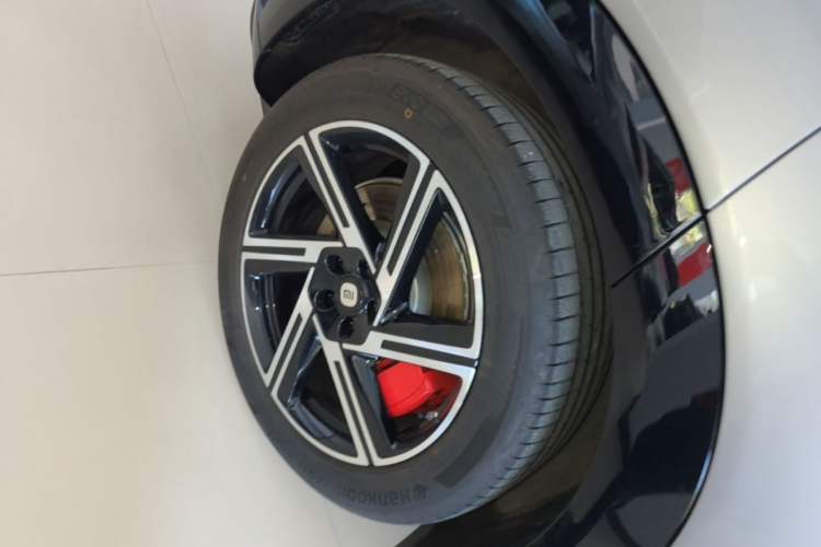 Used Xiaomi Auto YU7 2025 Ultra-Long Range High-Performance All-Wheel-Drive Max Edition Right Rear Wheel Hub