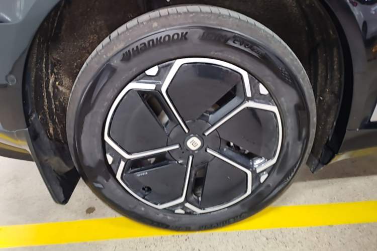 Used Xiaomi Auto YU7 2025 Ultra-Long Range All-Wheel Drive Pro Version Right Rear Wheel Hub