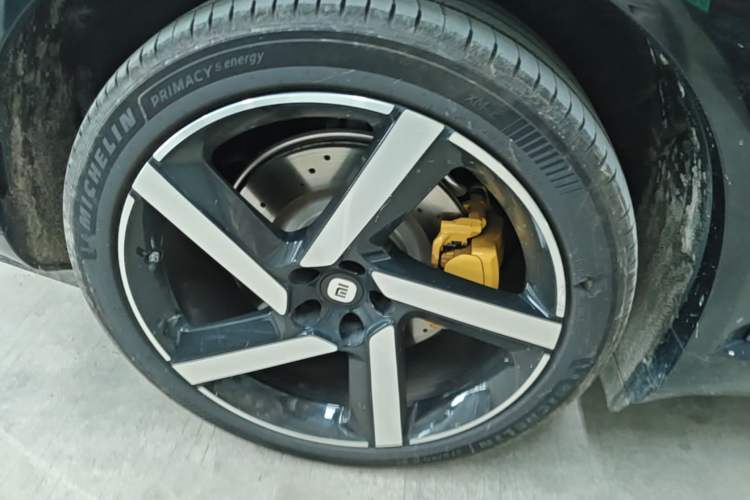 Used Xiaomi Auto YU7 2025 Ultra-Long Range High-Performance All-Wheel-Drive Max Edition Right Rear Wheel Hub