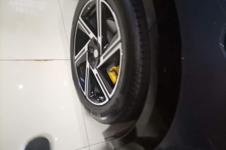 Used Xiaomi Auto YU7 2025 Ultra-Long Range Rear-Wheel Drive Version Right Rear Wheel Hub