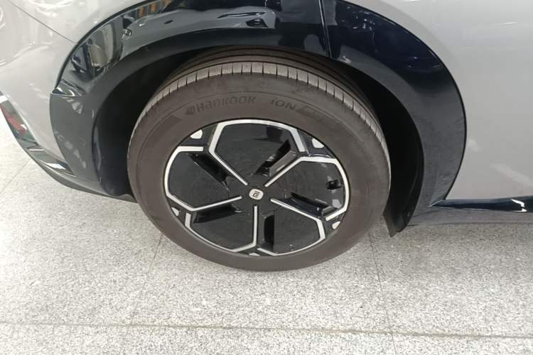 Used Xiaomi Auto YU7 2025 Ultra-Long Range Rear-Wheel Drive Version Right Rear Wheel Hub