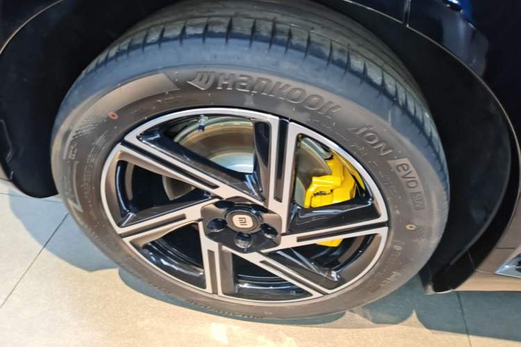 Used Xiaomi Auto YU7 2025 Ultra-Long Range Rear-Wheel Drive Version Right Rear Wheel Hub