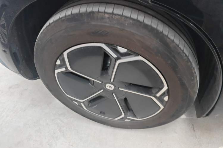 Used Xiaomi Auto YU7 2025 Ultra-Long Range Rear-Wheel Drive Version Right Rear Wheel Hub