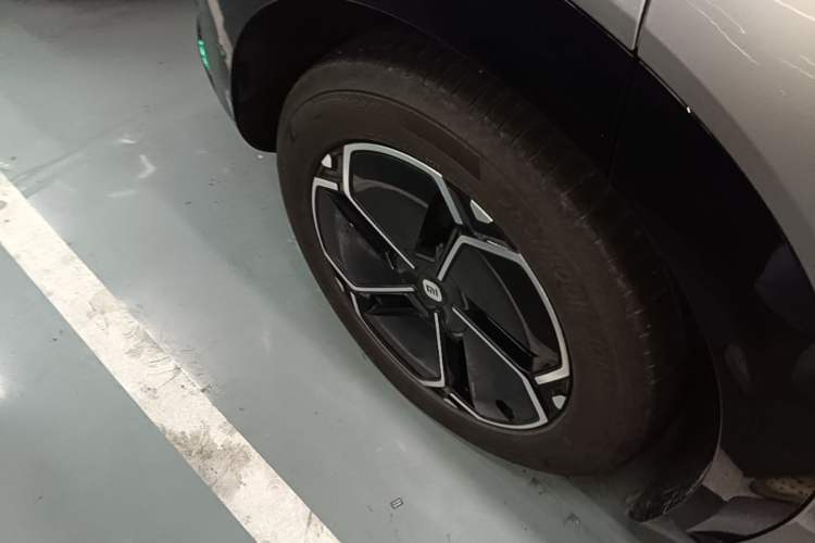 Used Xiaomi Auto YU7 2025 Ultra-Long Range Rear-Wheel Drive Version Right Rear Wheel Hub