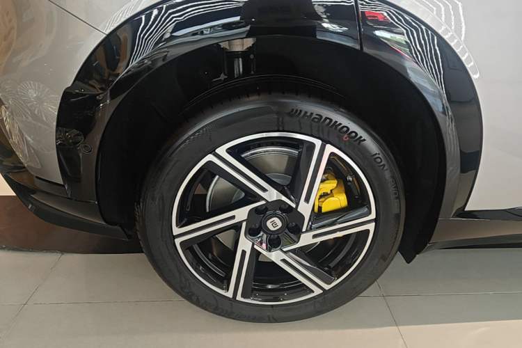 Used Xiaomi Auto YU7 2025 Ultra-Long Range All-Wheel Drive Pro Version Right Rear Wheel Hub