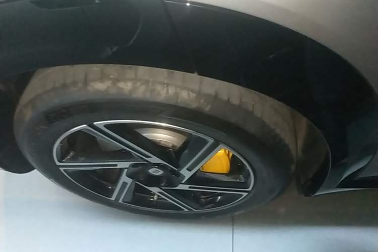 Used Xiaomi Auto YU7 2025 Ultra-Long Range All-Wheel Drive Pro Version Right Rear Wheel Hub