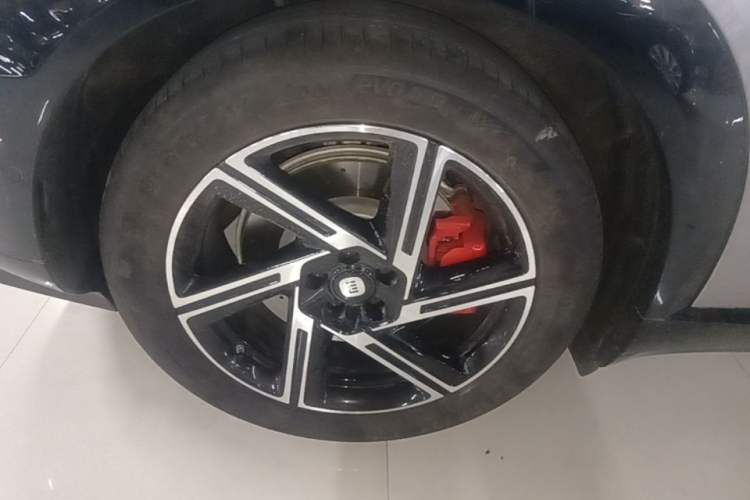 Used Xiaomi Auto YU7 2025 Ultra-Long Range High-Performance All-Wheel-Drive Max Edition Right Rear Wheel Hub