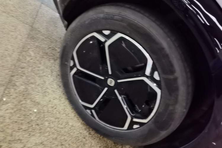 Used Xiaomi Auto YU7 2025 Ultra-Long Range Rear-Wheel Drive Version Right Rear Wheel Hub