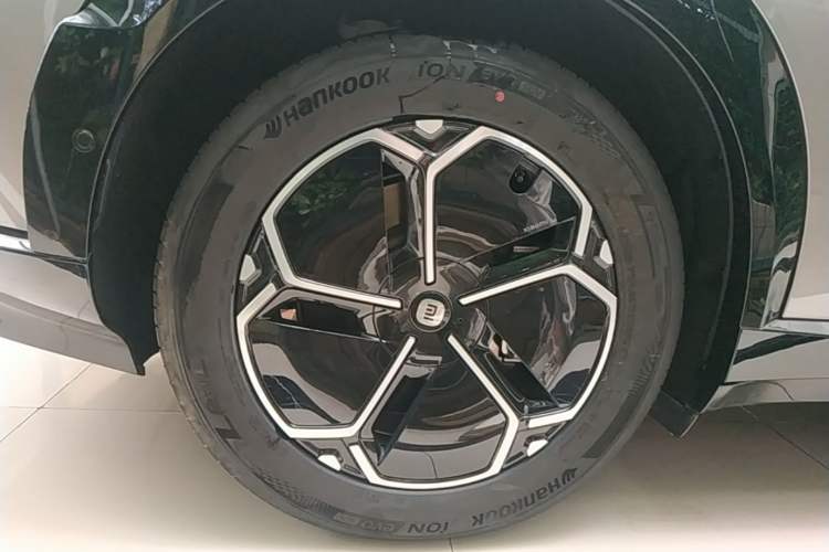 Used Xiaomi Auto YU7 2025 Ultra-Long Range Rear-Wheel Drive Version Right Rear Wheel Hub