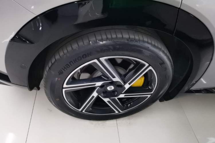 Used Xiaomi Auto YU7 2025 Ultra-Long Range Rear-Wheel Drive Version Right Rear Wheel Hub