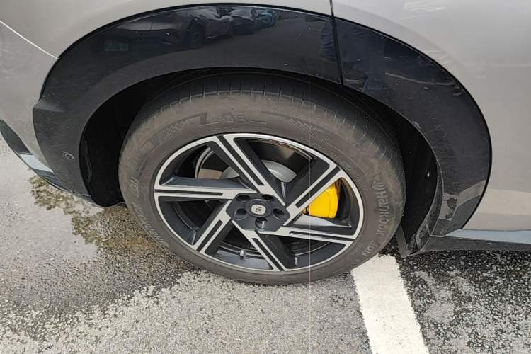 Used Xiaomi Auto YU7 2025 Ultra-Long Range All-Wheel Drive Pro Version Right Rear Wheel Hub