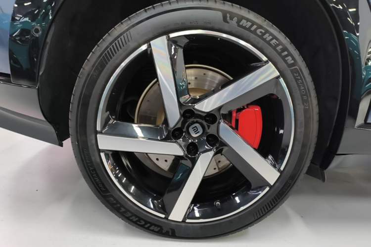Used Xiaomi Auto YU7 2025 Ultra-Long Range High-Performance All-Wheel-Drive Max Edition Right Rear Wheel Hub