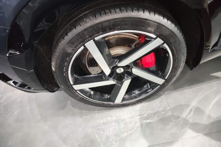 Used Xiaomi Auto YU7 2025 Ultra-Long Range High-Performance All-Wheel-Drive Max Edition Right Rear Wheel Hub