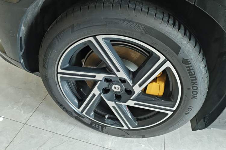 Used Xiaomi Auto YU7 2025 Ultra-Long Range Rear-Wheel Drive Version Right Rear Wheel Hub