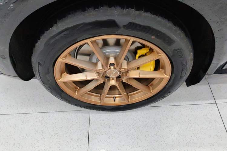 Used Xiaomi Auto YU7 2025 Ultra-Long Range Rear-Wheel Drive Version Right Rear Wheel Hub