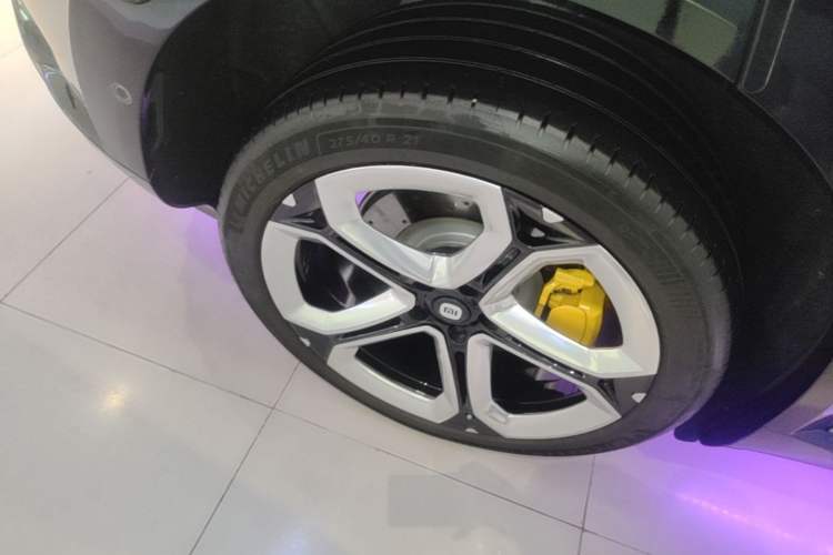Used Xiaomi Auto YU7 2025 Ultra-Long Range High-Performance All-Wheel-Drive Max Edition Right Rear Wheel Hub