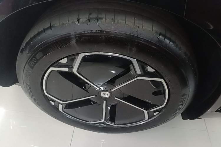 Used Xiaomi Auto YU7 2025 Ultra-Long Range Rear-Wheel Drive Version Right Rear Wheel Hub